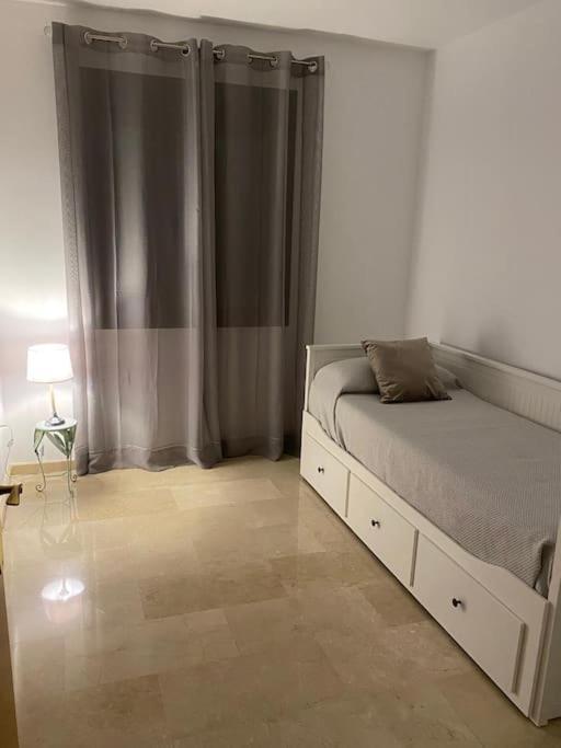 Central Estepona 3 Bed Apt With Pool And Parking Ngoại thất bức ảnh