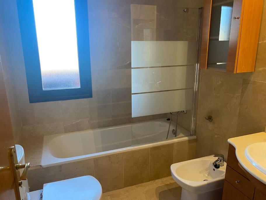 Central Estepona 3 Bed Apt With Pool And Parking Ngoại thất bức ảnh